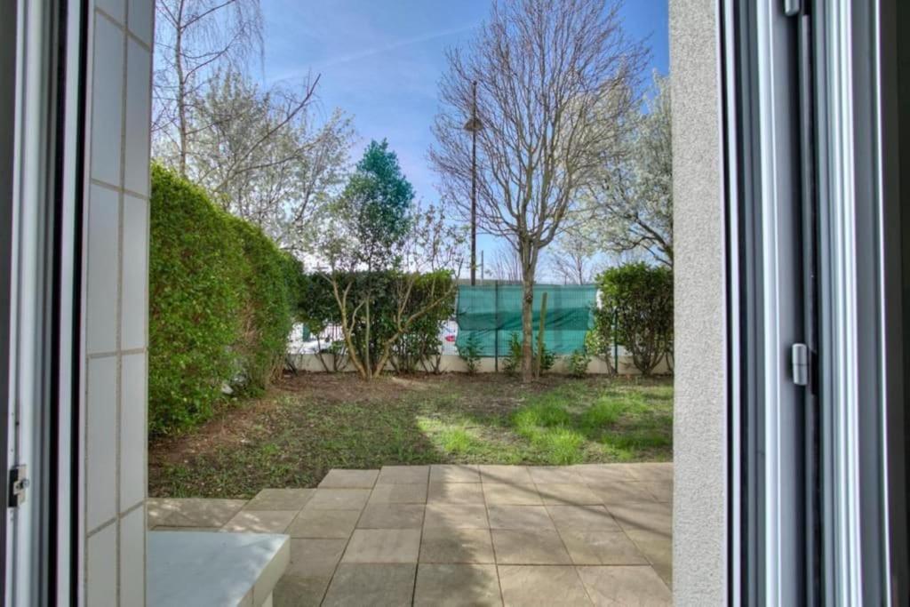 Studio Spacieux Avec Terrasse Et Parking วีรี-ชาตีญง ภายนอก รูปภาพ