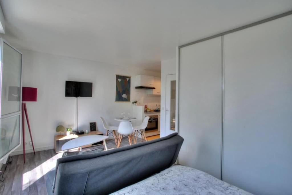 Studio Spacieux Avec Terrasse Et Parking วีรี-ชาตีญง ภายนอก รูปภาพ