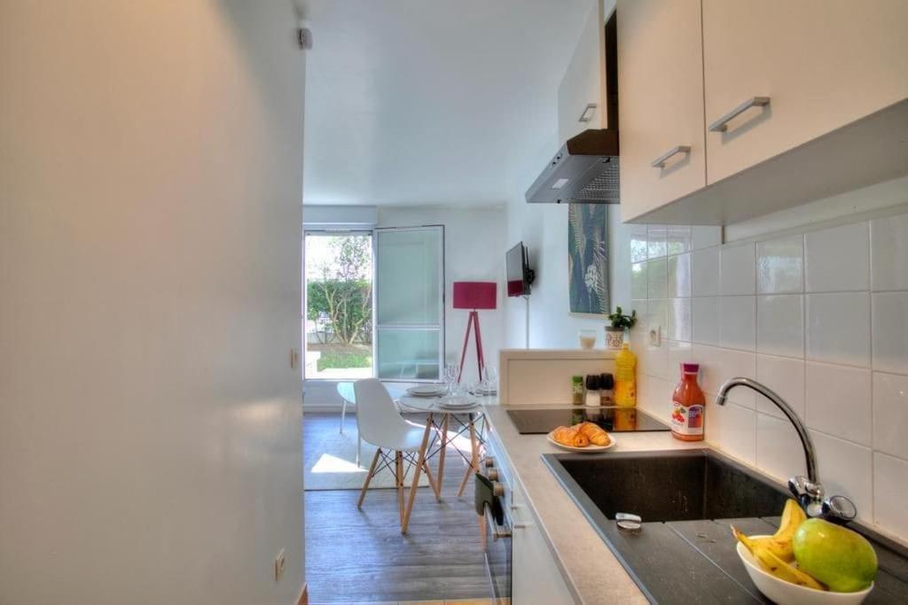Studio Spacieux Avec Terrasse Et Parking วีรี-ชาตีญง ภายนอก รูปภาพ