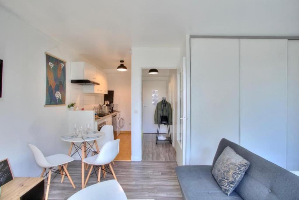 Studio Spacieux Avec Terrasse Et Parking วีรี-ชาตีญง ภายนอก รูปภาพ