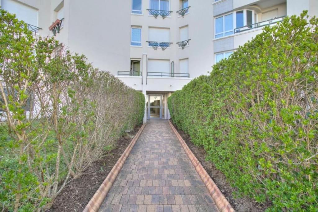 Studio Spacieux Avec Terrasse Et Parking วีรี-ชาตีญง ภายนอก รูปภาพ